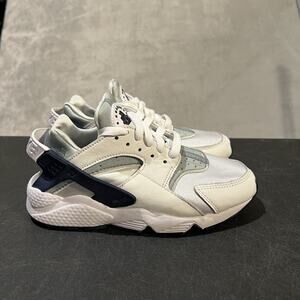 Nike Air Huarache Shoes Womens Size 6 White Gray Navy Blue DH4439-110 Running